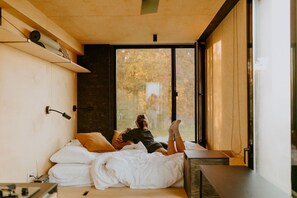 1 bedroom, bed sheets