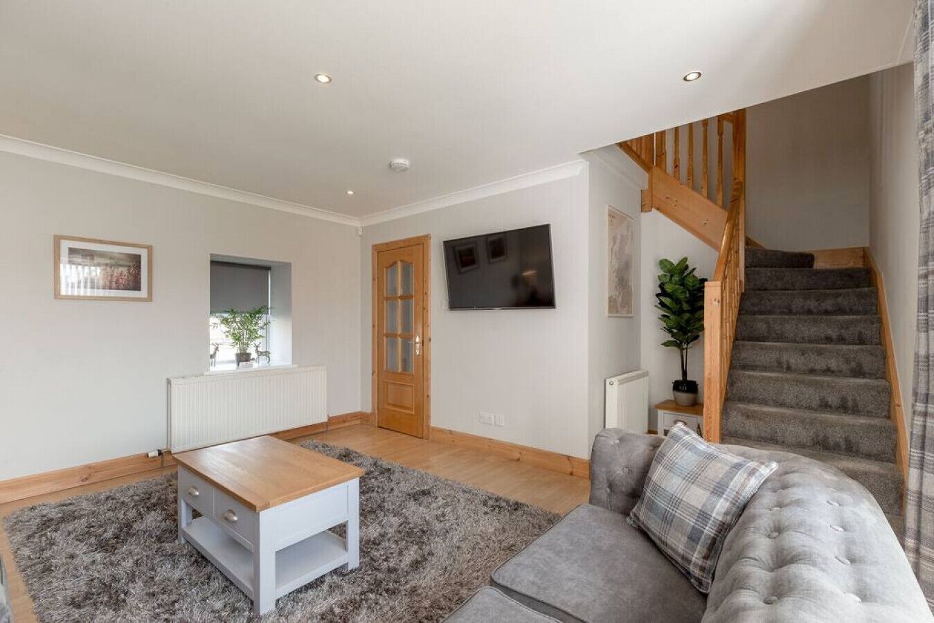 Una Smart TV, una chimenea