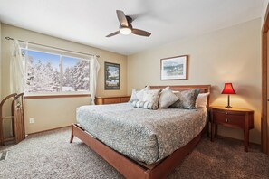 3 bedrooms, iron/ironing board, free WiFi, bed sheets