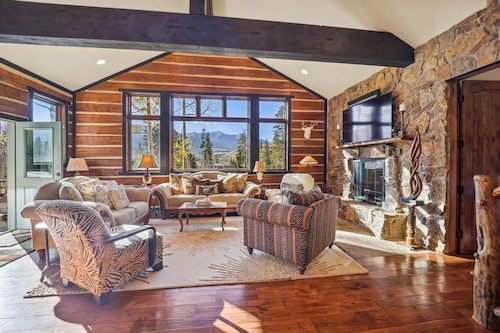 Silver Circle Lodge-Peak Views-Hot Tub-Outdoor Patio!