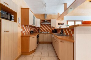 Frigorifero, microonde, forno, lavastoviglie