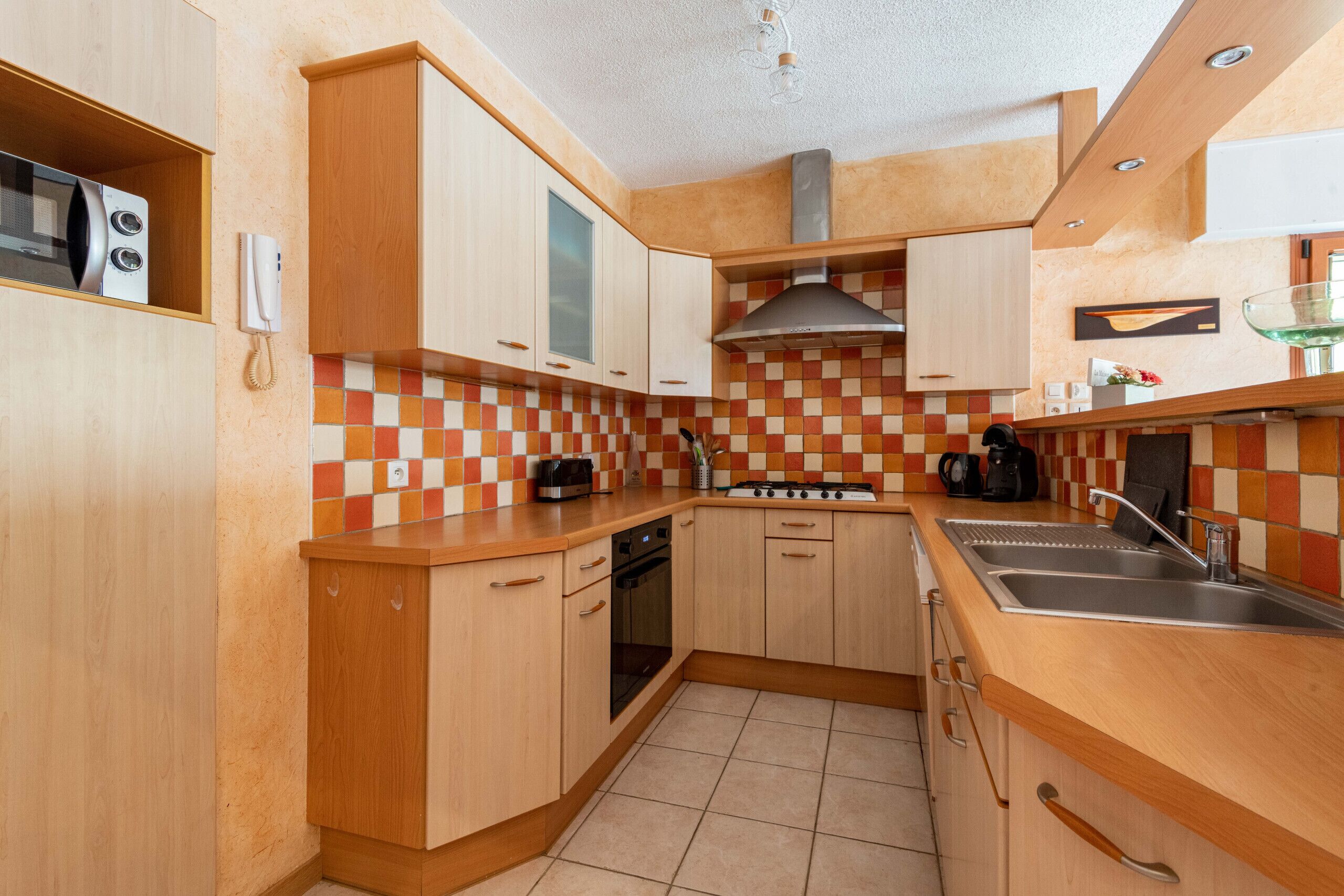 Réfrigérateur, micro-ondes, four, lave-vaisselle