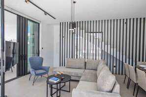 Smart-TV, Tischfußball, Musikbibliothek, Videothek