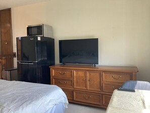 1 bedroom, WiFi - Charming, Convenience and Comfort - Minutes from Downtown Rochester (Irondequoit)