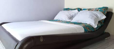 Apartment | 2 bedrooms, iron/ironing board, free WiFi, bed sheets