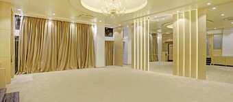 Treebo Premium Golden Bliss Trimurti Nagar Square