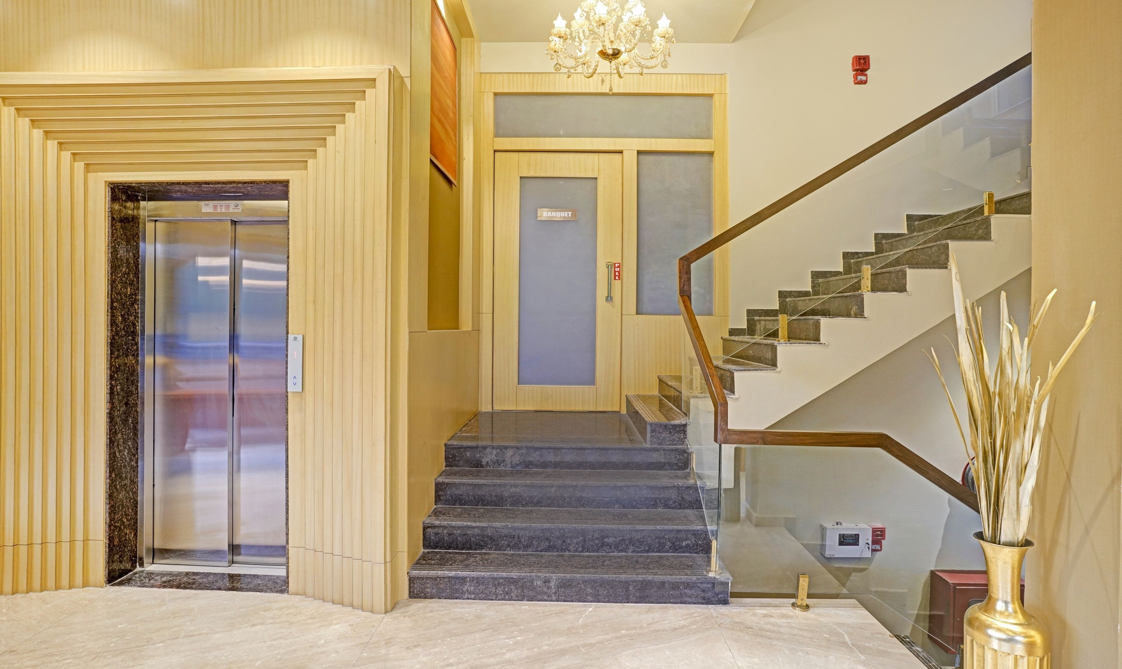 Foto - Treebo Premium Golden Bliss Trimurti Nagar Square