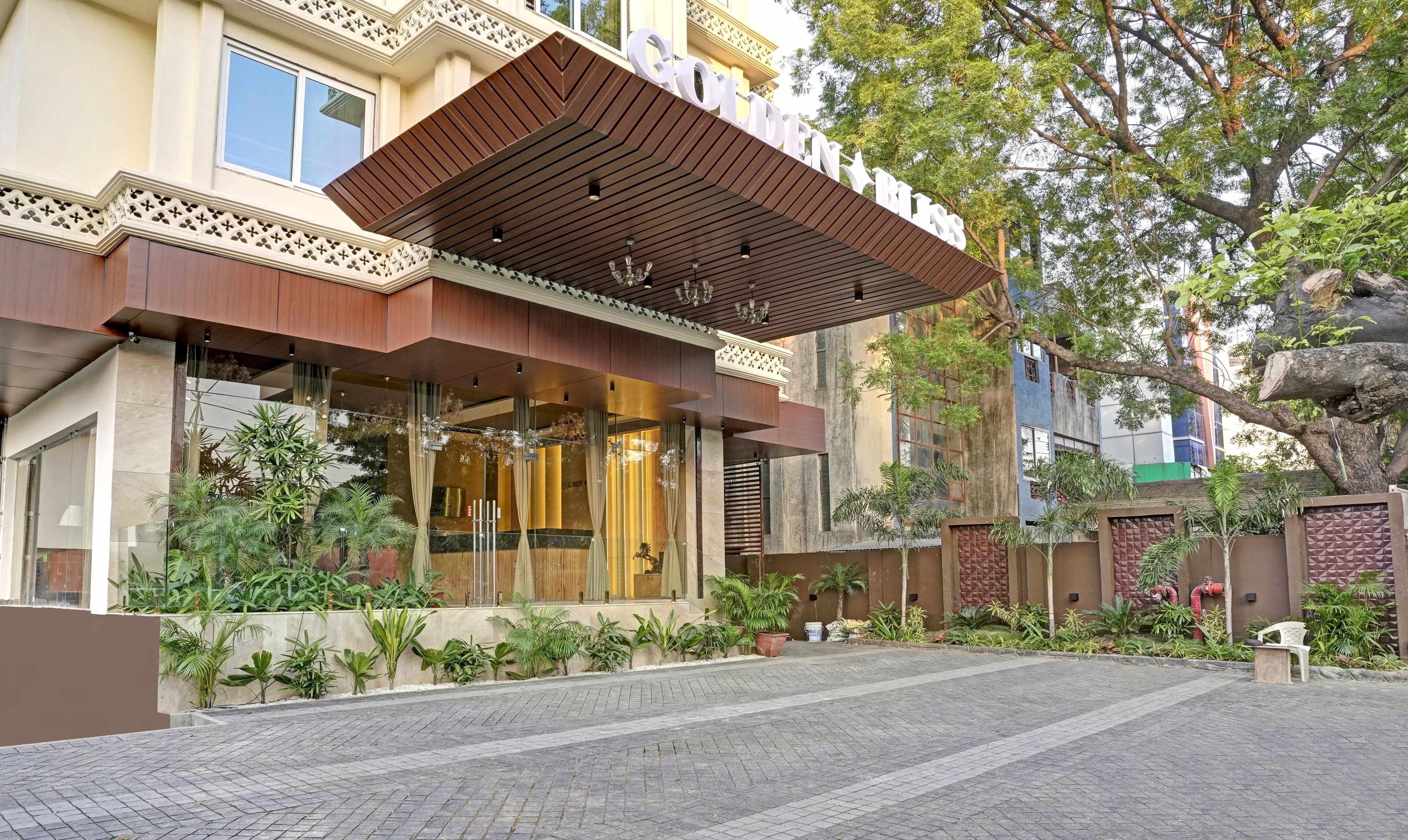 Foto - Treebo Premium Golden Bliss Trimurti Nagar Square