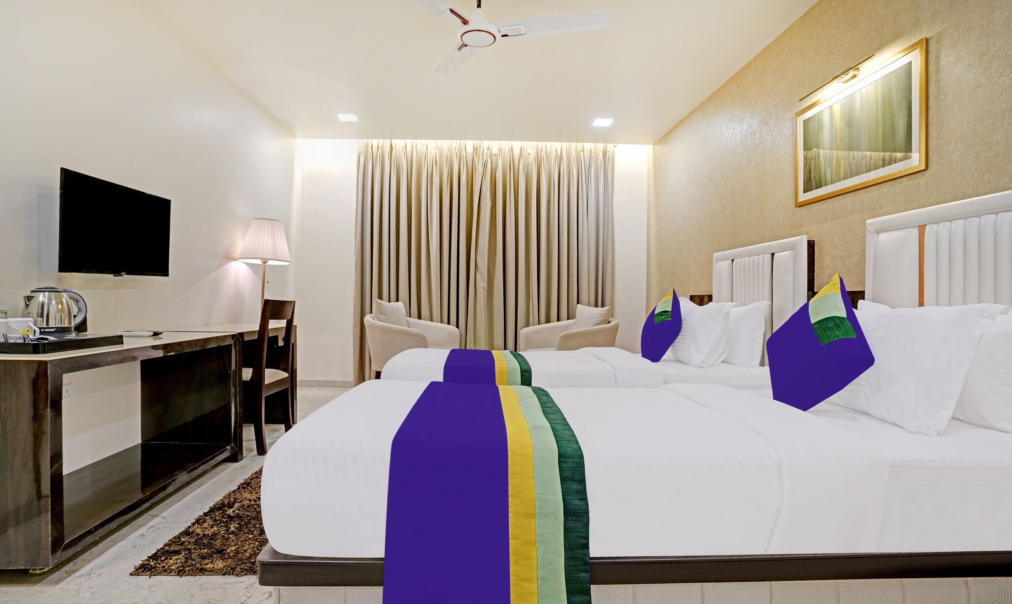 Foto - Treebo Premium Golden Bliss Trimurti Nagar Square