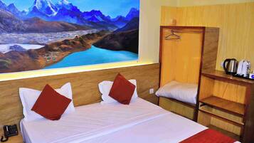 Standard Double Room | Individually decorated, individually furnished, desk, laptop workspace