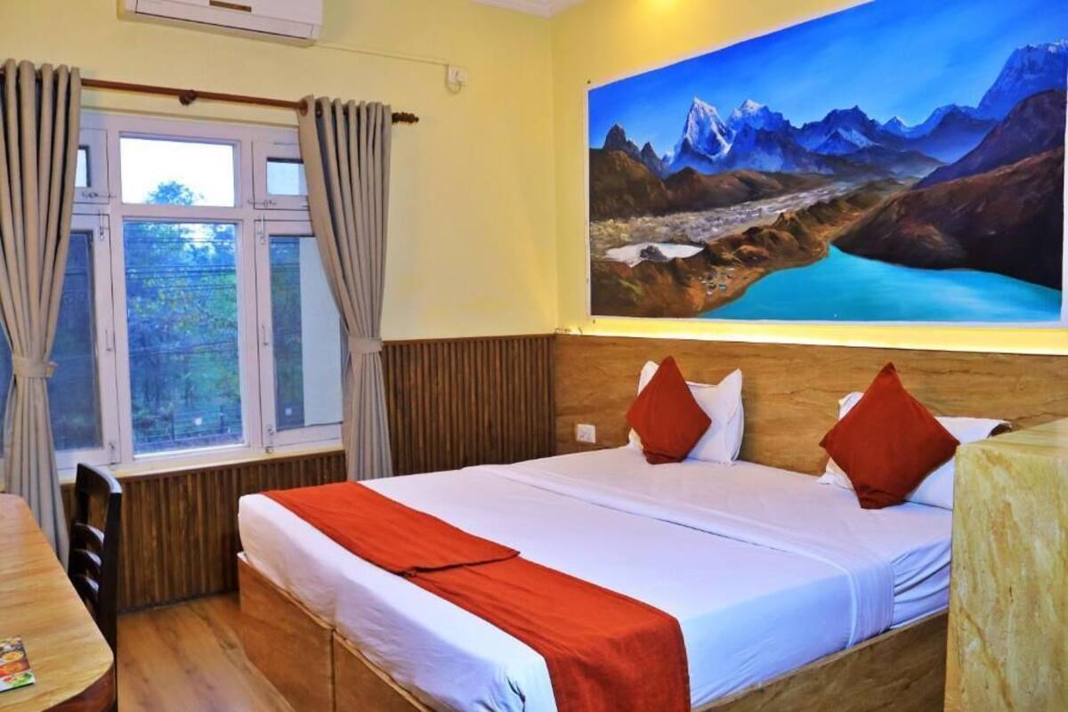 Standard Double Room | Meja, ruang kerja komputer riba, seterika/papan seterika, Wi-fi percuma 