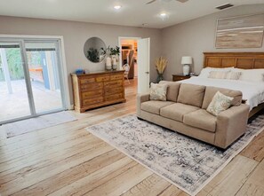 3 habitaciones, tabla de planchar con plancha y cuna de viaje 