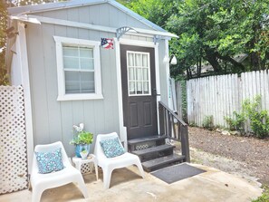 Terrace/patio - Tiny Hidden Cottage (Longwood)