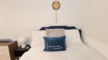 1 quarto, escrivaninha, ferros/tábuas de passar roupa, Wi-Fi de cortesia