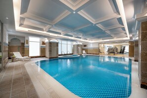 실내 수영장, 야외 수영장