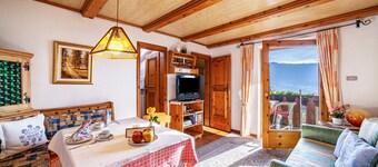 Apartment "Adang Ferienwohnung Mutspitz" with Mountain View, Garden & Wi-Fi