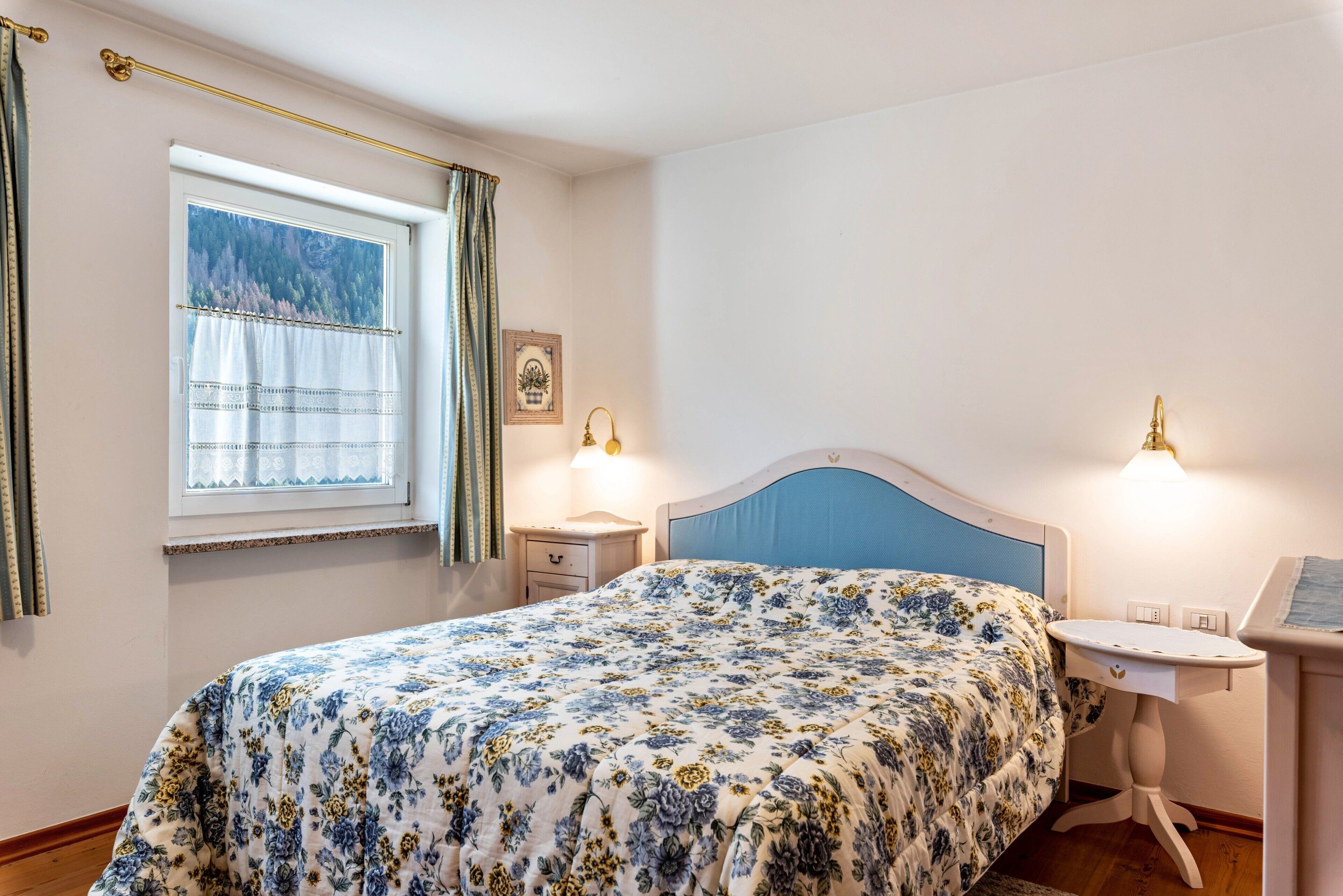 3 室のベッドルーム、アイロン / アイロン台、WiFi (無料)、ベッドシーツ