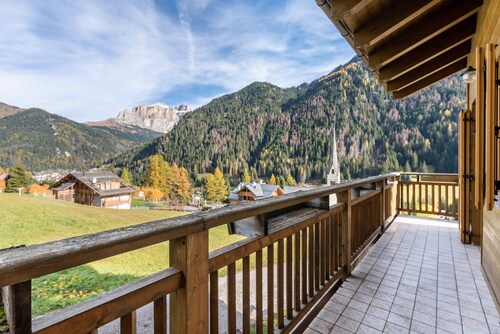 Apartment "Casa Loretta" with Mountain View, Balconies & Wi-Fi