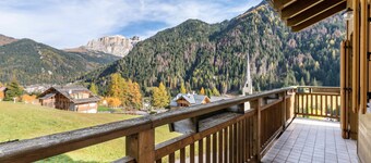 Apartment "Casa Loretta" with Mountain View, Balconies & Wi-Fi