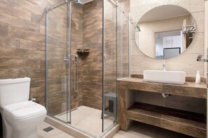 Badewanne, Haartrockner, Handtücher