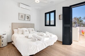 4 bedrooms, iron/ironing board, free WiFi, bed sheets