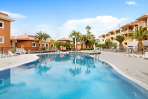 Pool - Holiday Home "Tenerife Zen" with Shared Pool and Wi-Fi (Callao Salvaje)