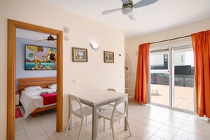 2 bedrooms, free WiFi, bed sheets - Holiday Home "Tenerife Zen" with Shared Pool and Wi-Fi (Callao Salvaje)