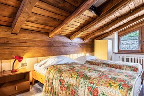 2 bedrooms, free WiFi, bed sheets - Apartment "Casa Martini" with Mountain View, Balcony & Wi-Fi (Mezzana)