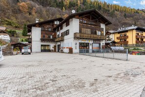 Exterior - Apartment "Casa Martini" with Mountain View, Balcony & Wi-Fi (Mezzana)