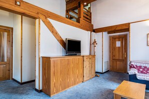 2 bedrooms, free WiFi, bed sheets - Apartment "Casa Martini" with Mountain View, Balcony & Wi-Fi (Mezzana)