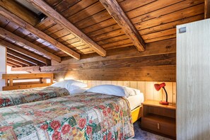 2 bedrooms, free WiFi, bed sheets - Apartment "Casa Martini" with Mountain View, Balcony & Wi-Fi (Mezzana)