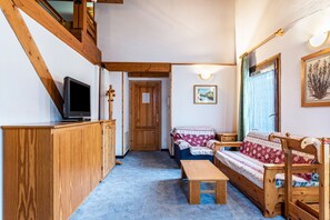 Interior - Apartment "Casa Martini" with Mountain View, Balcony & Wi-Fi (Mezzana)