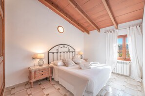 4 bedrooms, iron/ironing board, free WiFi, bed sheets - Finca "Es Rafal" with Pool & Wi-Fi (Santa Margalida)