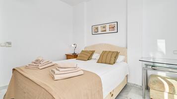 3 dormitorios, tabla de planchar con plancha, wifi gratis y ropa de cama