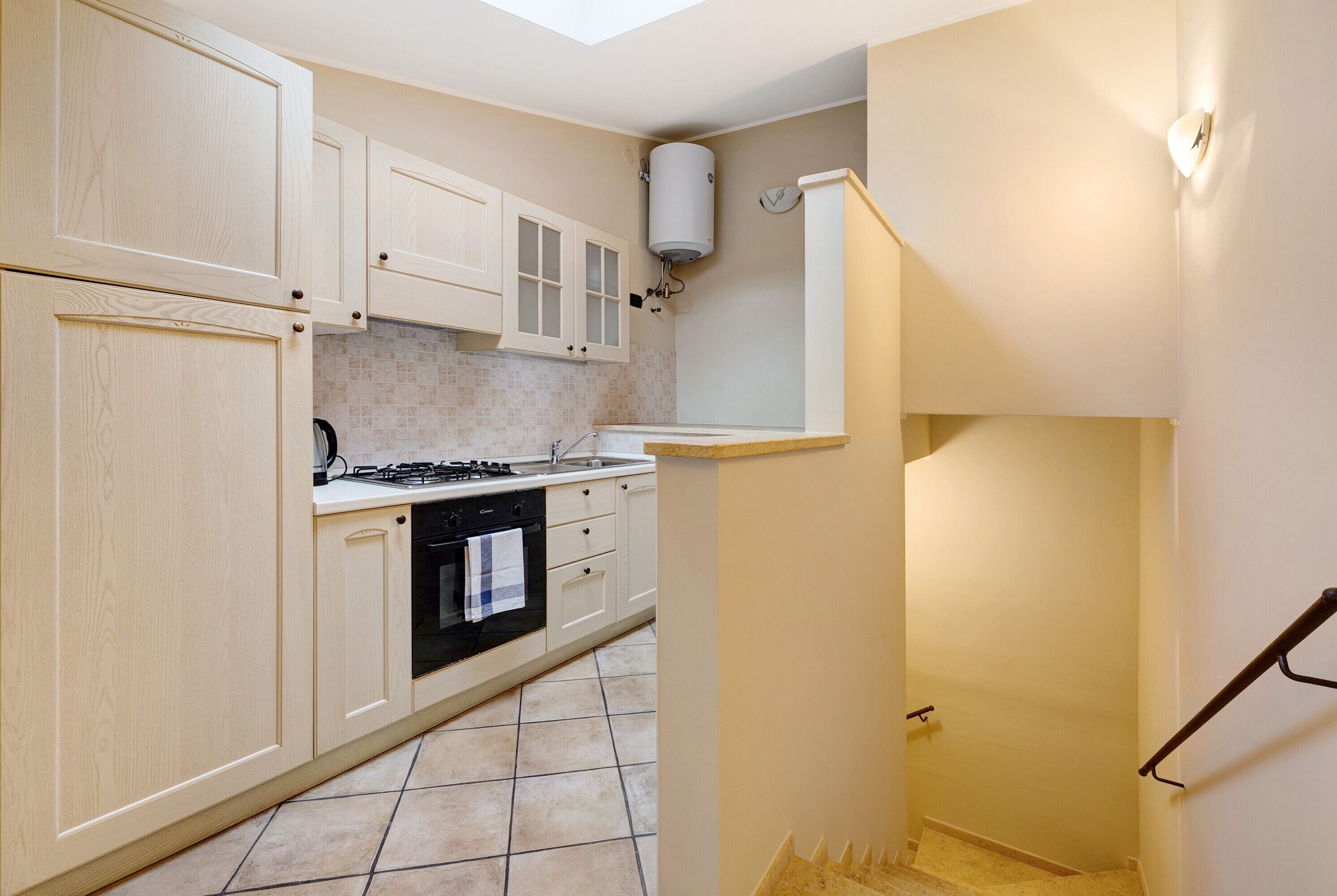 Kühlschrank, Ofen, Herdplatte, Wasserkocher