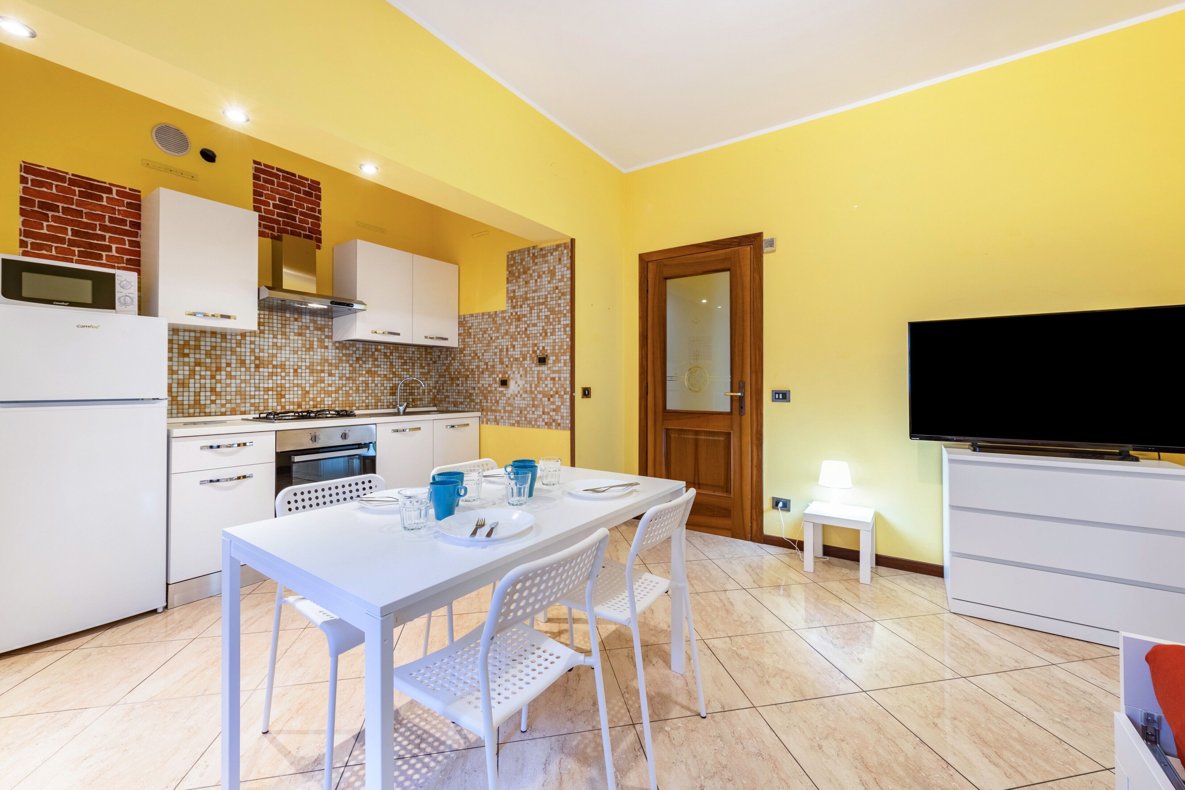 Refrigerador, microondas, horno, placa de cocina