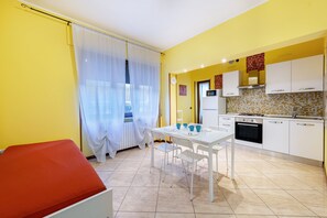 1 bedroom, free WiFi, bed sheets - Apartment "Civico22 - Bilo 2" with Wi-Fi & A/C (Peschiera del Garda)