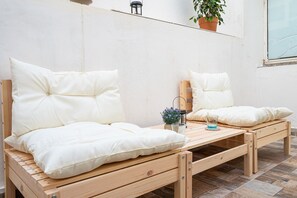 Terrace/patio - Apartment "Valentina" with Sea View, Private Balcony, Wi-Fi & Private Courtyard (Santa Teresa di Gallura)