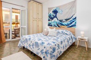 3 bedrooms, iron/ironing board, free WiFi, bed sheets - Apartment "Valentina" with Sea View, Private Balcony, Wi-Fi & Private Courtyard (Santa Teresa di Gallura)