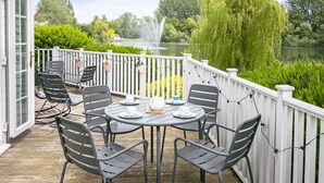 Outdoor dining - Isis Lakes 99, Milford Lodge (P) - Lakeside Lodge, On-Site Activities, Sleeps 6 (South Cerney)