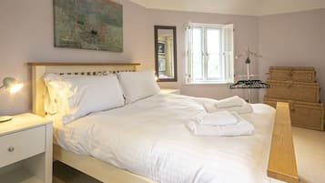 3 chambres, fer et planche à repasser, Wi-Fi gratuit, draps fournis