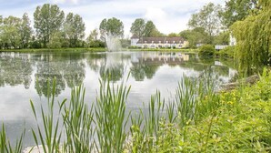 Property grounds - Isis Lakes 99, Milford Lodge (P) - Lakeside Lodge, On-Site Activities, Sleeps 6 (South Cerney)