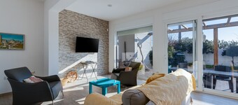 Villa "Domus Bianca" with Sea View, Garden & Wi-Fi