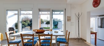 Villa "Domus Bianca" with Sea View, Garden & Wi-Fi