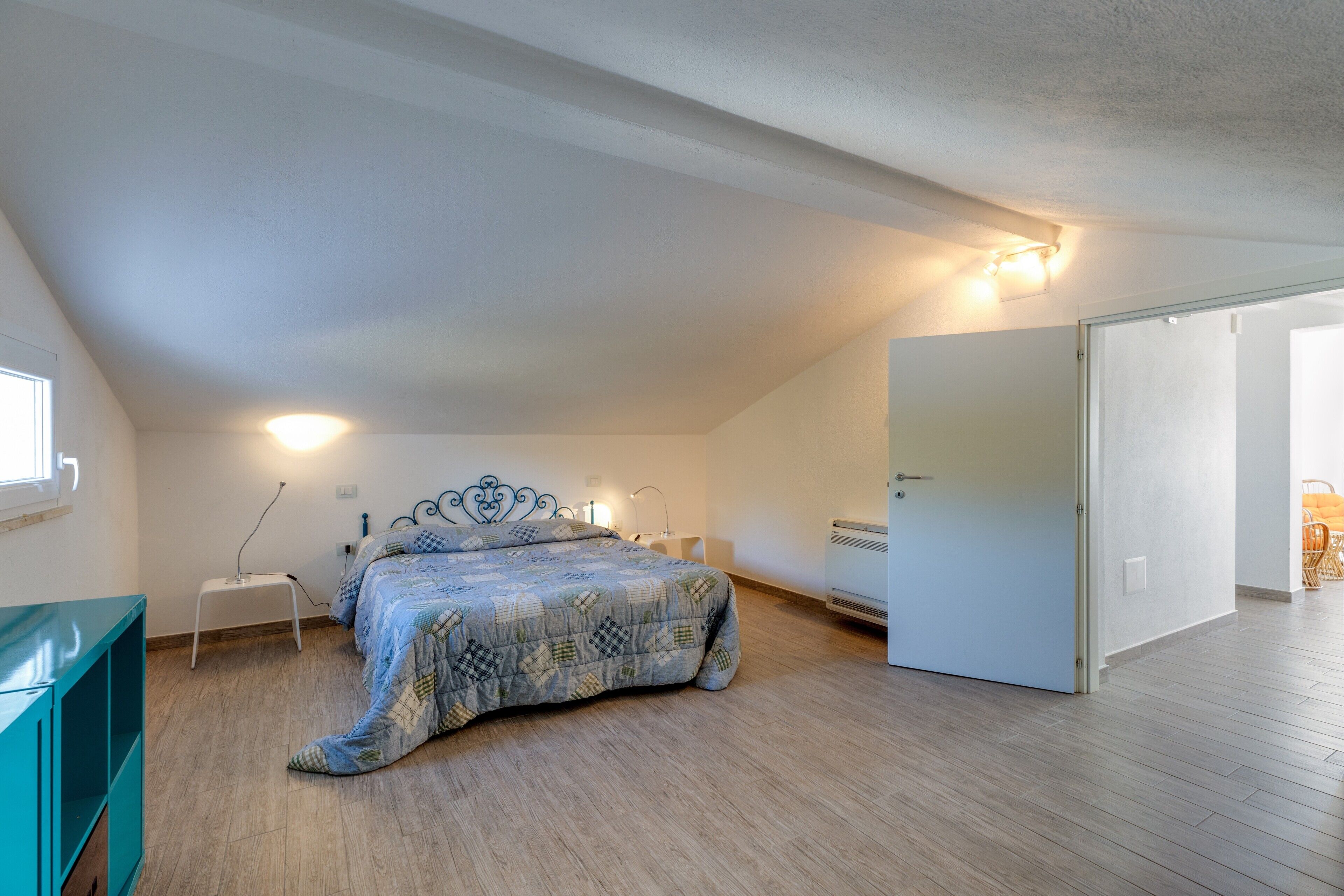 4 slaapkamers, een strijkplank/strijkijzer, gratis wifi, beddengoed