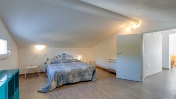 4 slaapkamers, een strijkplank/strijkijzer, gratis wifi, beddengoed