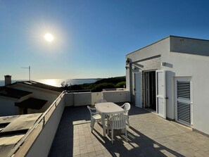 Outdoor dining - Villa "Domus Bianca" with Sea View, Garden & Wi-Fi (San Giovanni di Sinis)