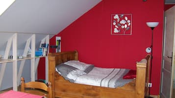 2 bedrooms, desk, travel crib, free WiFi