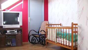 2 Schlafzimmer, Schreibtisch, Reisekinderbett, kostenloses WLAN