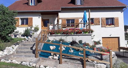 Fully-equipped Meublé de Tourisme for rent, sleeps 6 (Discounts + nights)
